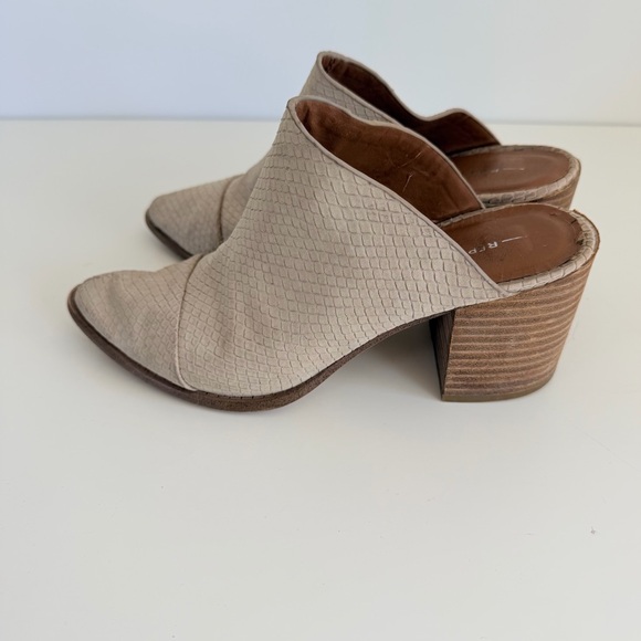 Report Women's Beige Mules Chunky Heel Point Toe Size 7 - Picture 7 of 11